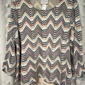 Women’s top , SZ 1X , Christmas colored chevron pattern , like new condition